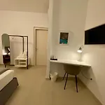 One בית הארחה 4*